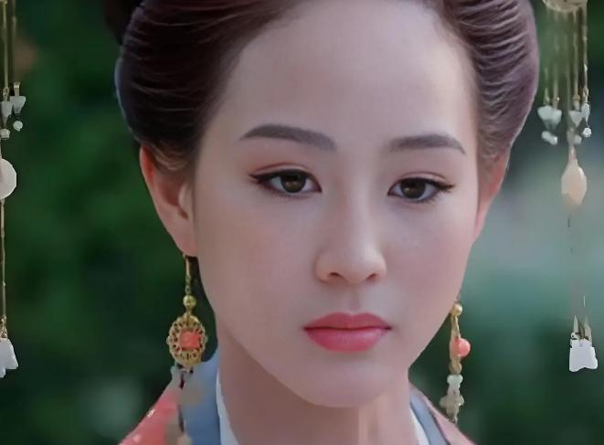 大唐天子李世民，年四十，传召才人徐惠入寝。宫中寂静无声，所有人屏息以待。可这位年