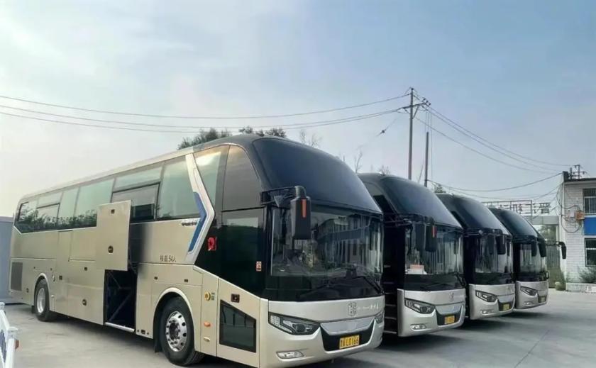 高铁一涨价，大巴就排满人——成渝快巴50块跑一趟，首月上座率超80%；广深城际大