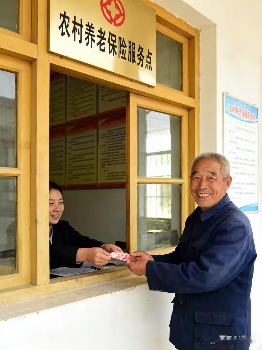 农村老人享受的福利多多，由衷感谢党的政策和基层组织的辛勤付出。         