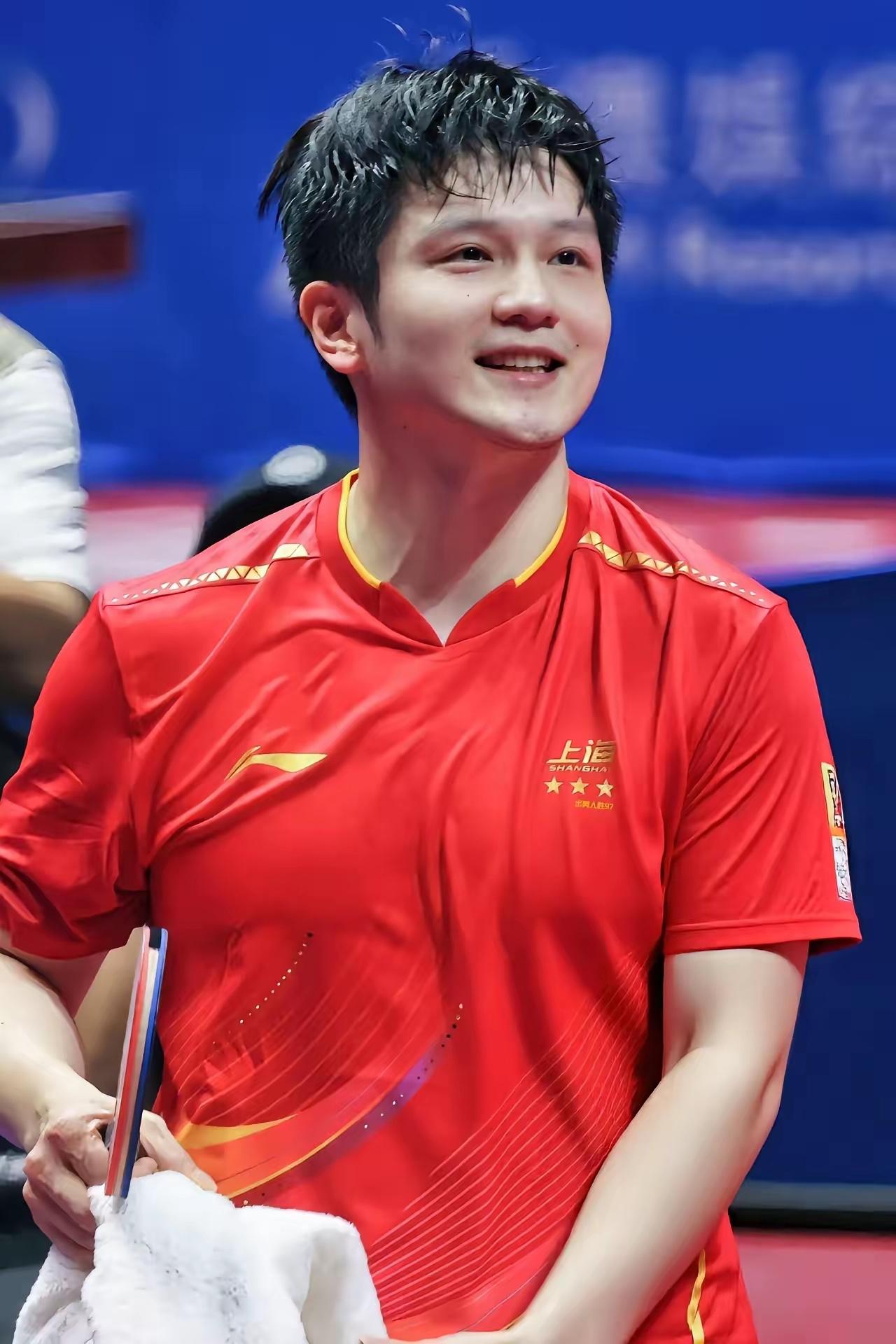 这是哪家的冠军呀？
长得如此招人稀罕。
答案当然是咱们樊星家的啦[大笑]

十五