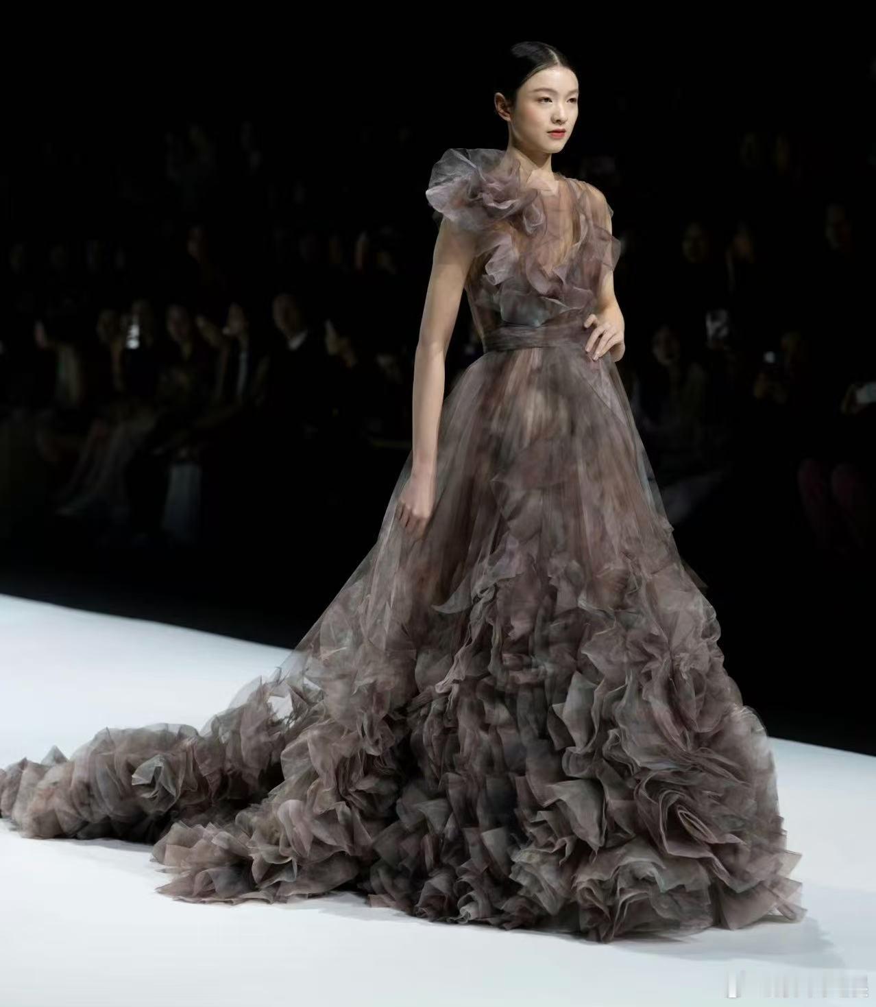 杨紫褶皱高定杨紫褶皱高定纱裙杨紫褶皱高定，好看，[可怜][可怜] ​​​