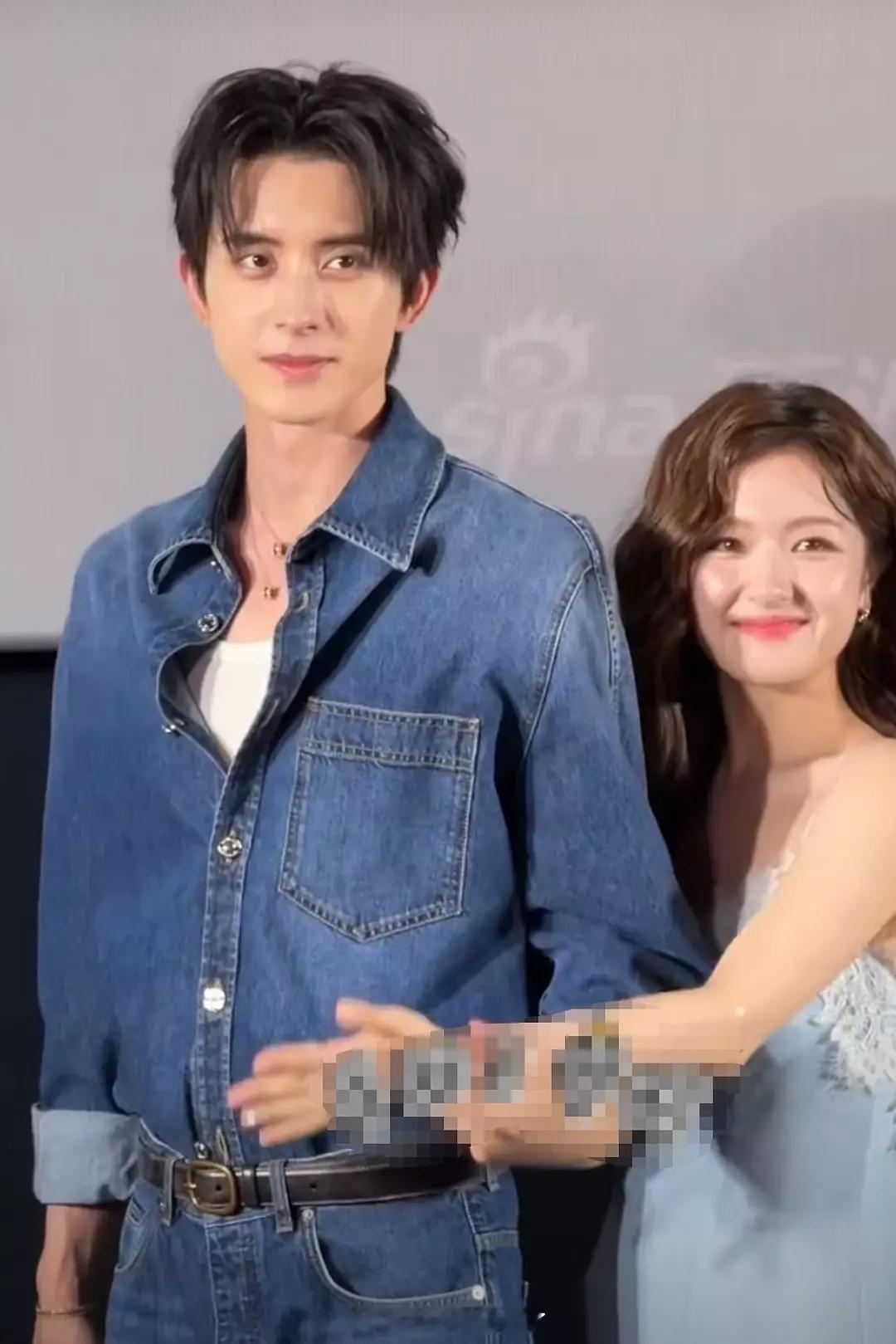 敖瑞鹏、李兰迪《朝雪录》线下追剧团活动，是好磕的体型差！[期待]敖瑞鹏怼脸镜头好