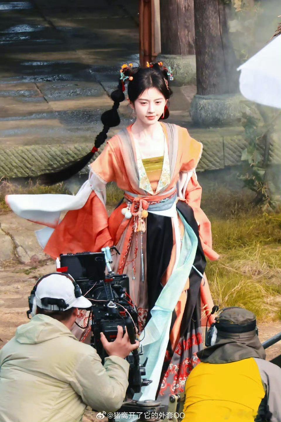 鞠婧祎《来战》橘色新皮肤路透，灵动可爱的萌妹！！[羞嗒嗒][羞嗒嗒] ​ ​​​