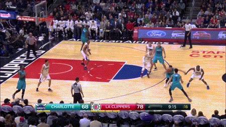 林书豪在NBA的一个无接触晃倒过人。脚踝终结者训练营