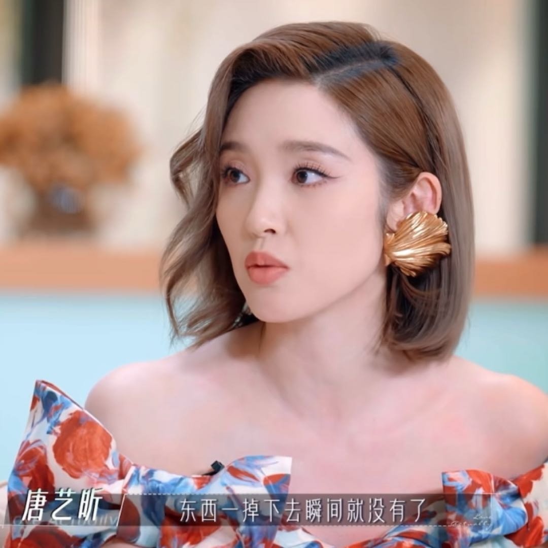 张若昀唐艺昕雪地找婚戒好浪漫啊，希望两个人幸福🥰 ​​​