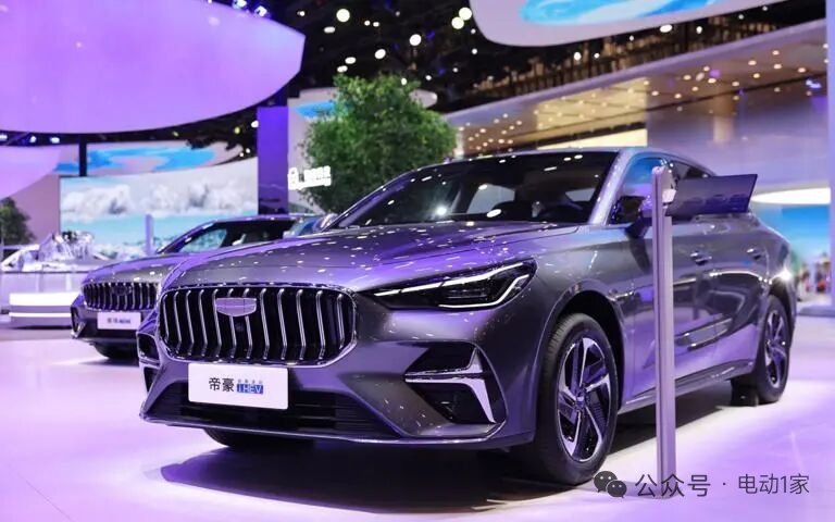 车市热门 4月26日，吉利第5代帝豪i-HEV智擎混动版本，在北京车展完成首度公