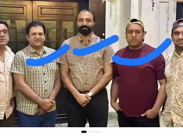 最近传说印度人到洗浴中心去洗澡，导致这家非常有名的洗浴中心面临倒闭的风险！

在