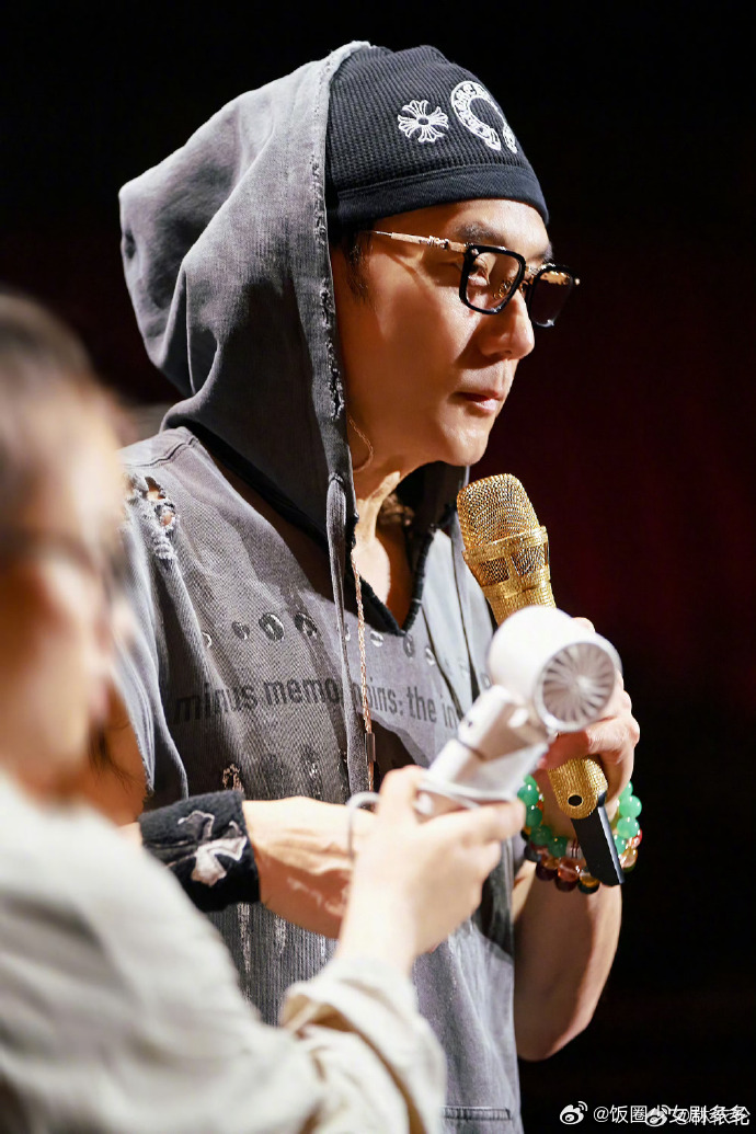 林依轮力证自己不是张维伊林依轮董璇小酒窝合拍  本来觉得网友太夸张，看完视频直接