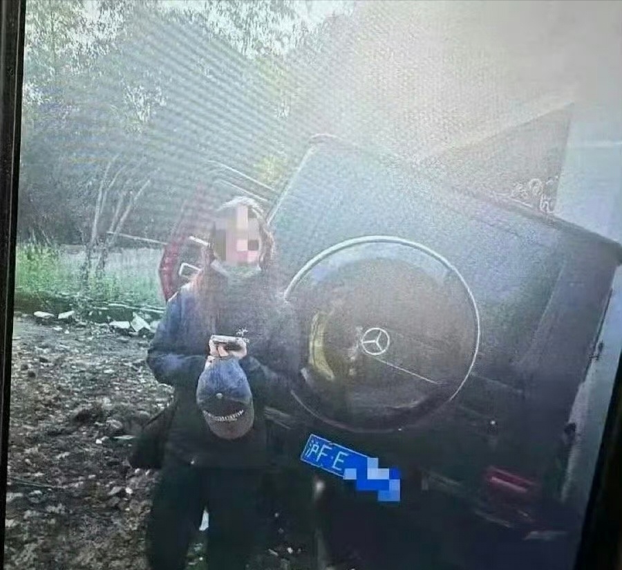 曝金晨交通事故监控截图还好不是开智己逃逸的