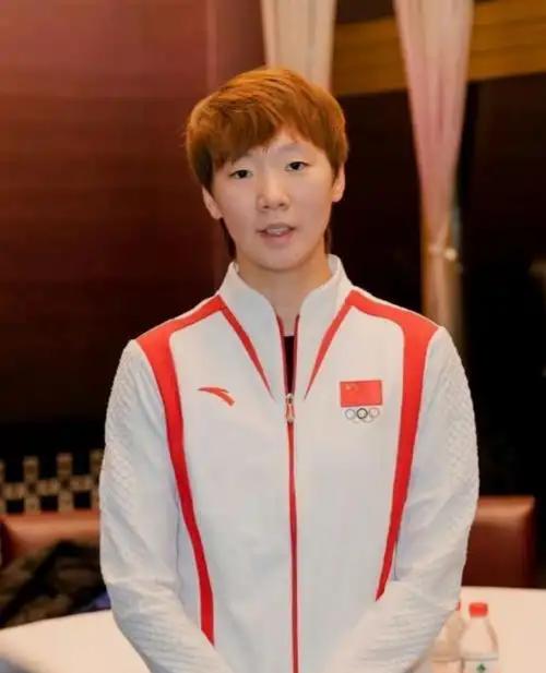中国奥委会终于出手 “点名” 了！王曼昱接连退赛，网上铺天盖地都是她要被边缘化的