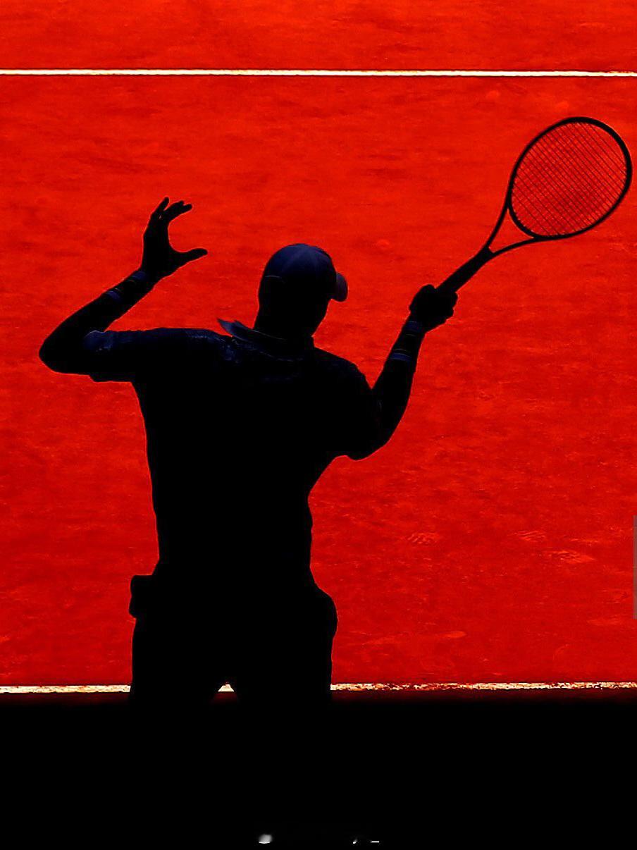 2010年代的马德里大师赛，来一组老年人们的猜猜我是谁 ，图中只有一个人还在打，