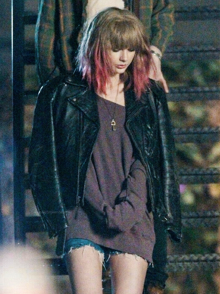 taylor swift 所有人，请感受这张图： 