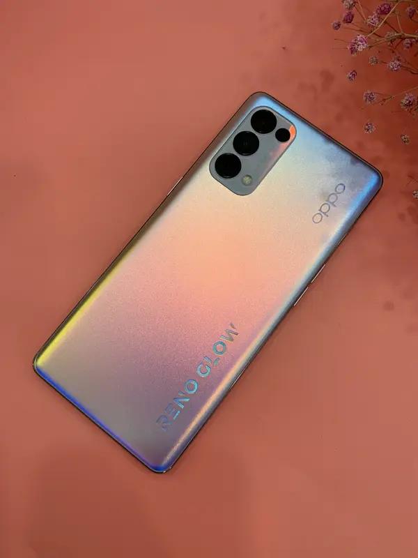 OPPO推出万元机，那它的目标客户是谁呢？我觉得首先是数码发烧友。他们对手机的性