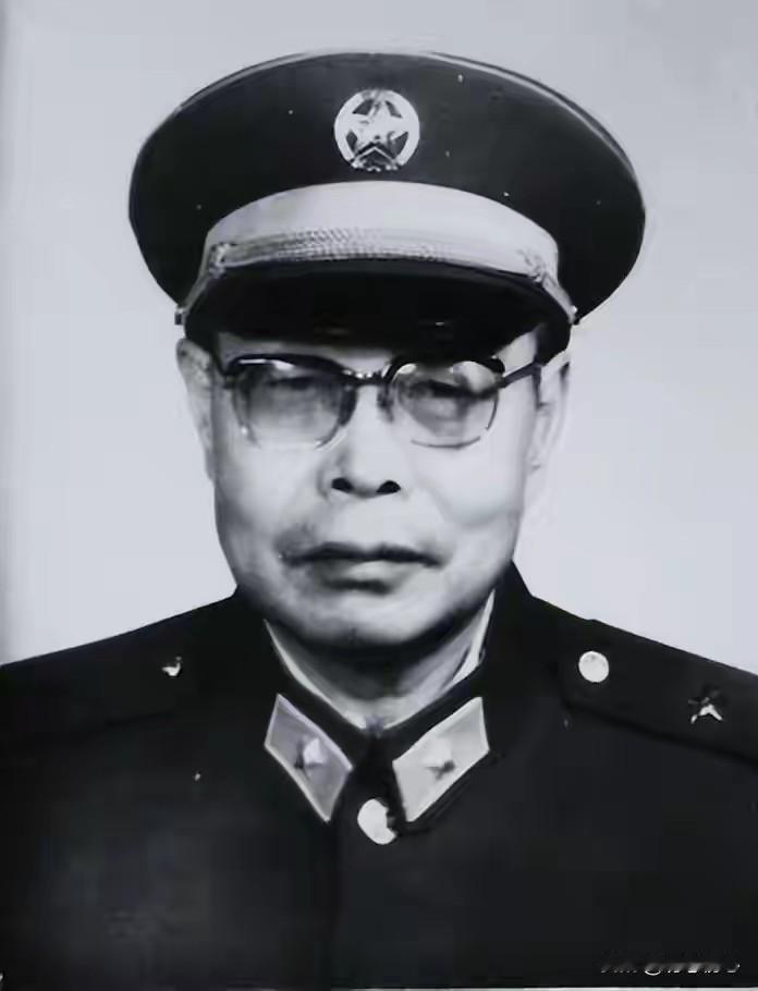 朝鲜战场奇迹！7人被埋坑道38小时，两只苍蝇救下开国少将一命
 
1952年8月