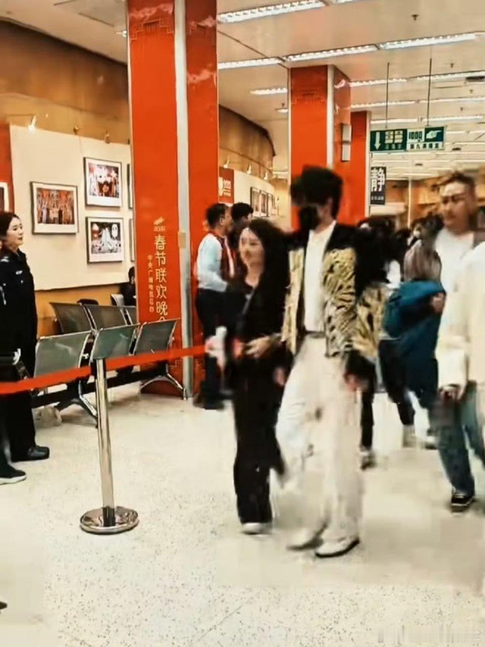 郭富城王一博 法拉利遇上兰博基尼，还是网友会说，郭富城王一博 法拉利遇上兰博基尼