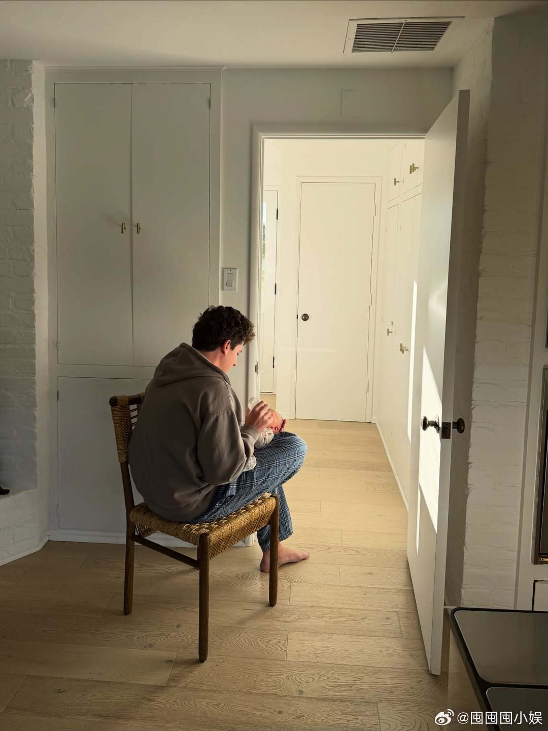 断眉儿子出生断眉孩子出生，取名叫jude啊，好可爱！断眉孩子出生