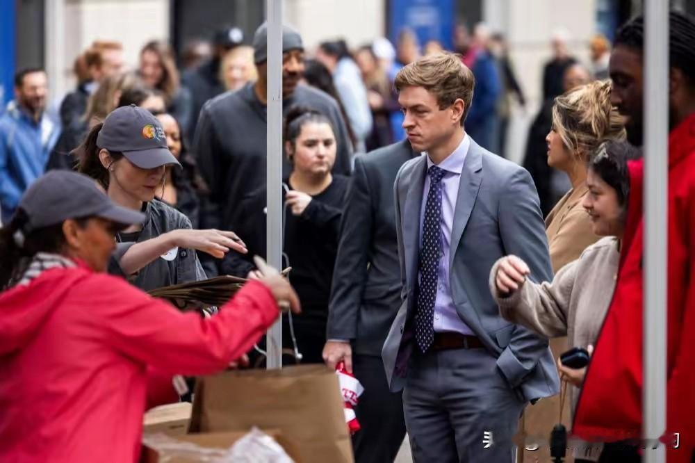 谁能想到，“饥饿”竟成了超级大国的新难题？

美国联邦政府一关门就是三十多天，直