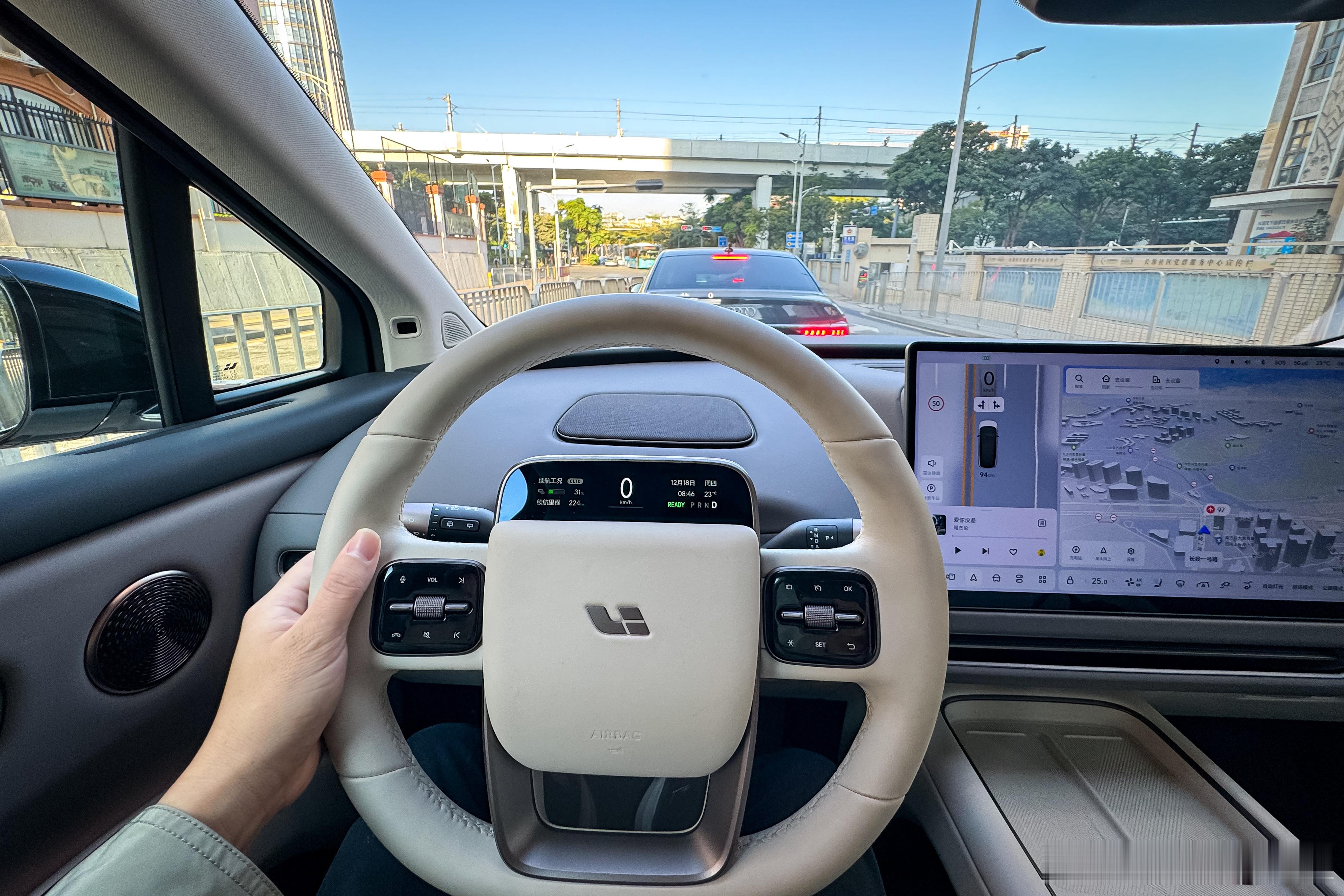 最近又重新开回理想 i8 这台车，真不错。一句话总结就是：“理想 i8 是我开过