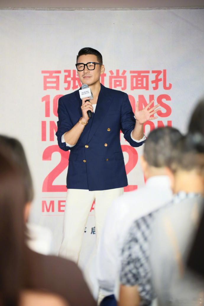 胡兵把中国审美带向国际舞台胡兵推动中国工艺走向伦敦时装周 刷到伦敦时装周现场片段