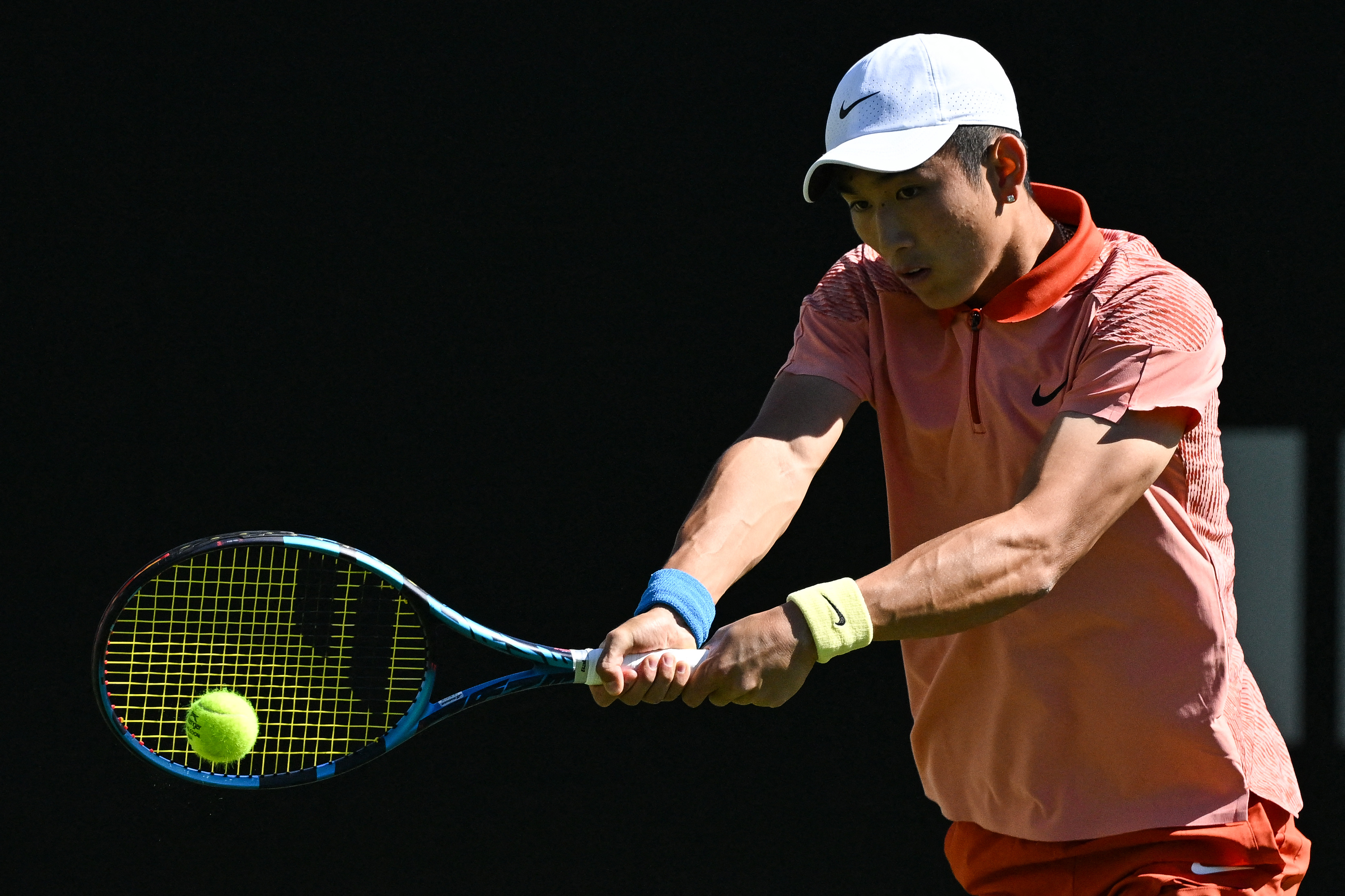 商竣程首进草地八强🔥ATP250伊斯特本站男单次轮，🇨🇳商竣程三盘逆转，以