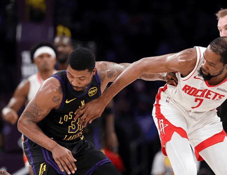 杜兰特在最近三场对阵湖人的比赛中共出现20次失误杜兰特本场出现9次失误追平生涯季