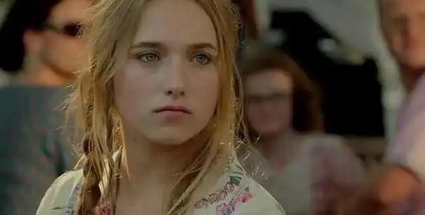 你印象里的让·雷诺是什么样的？冷酷杀手？铁血硬汉？不好意思，这次他玩起了反差萌。