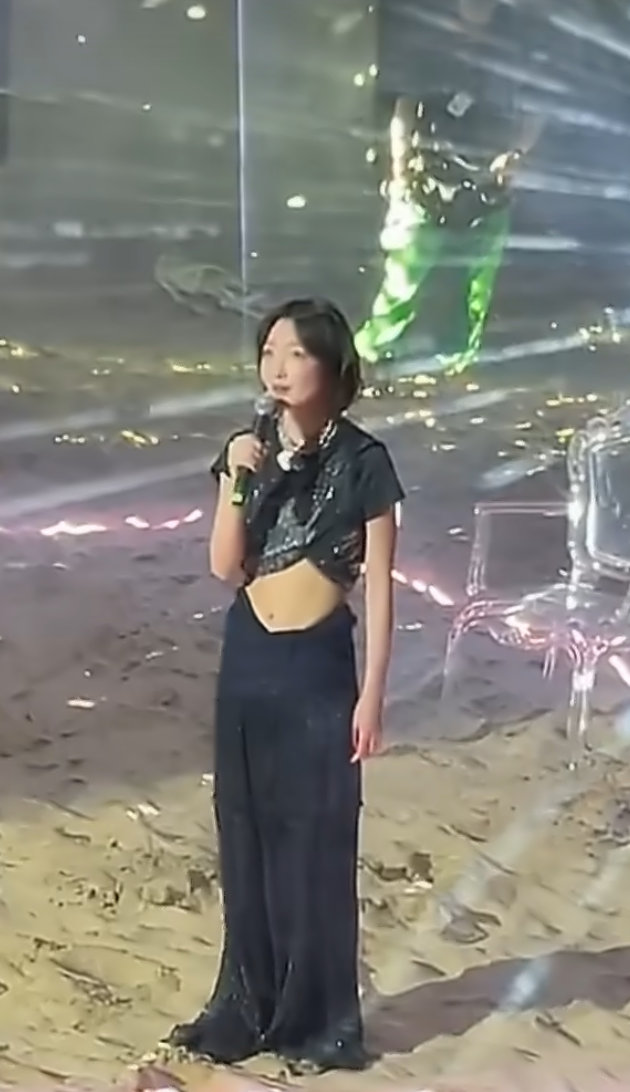 周冬雨五年没进电影组谁能想到手握三金影后实绩的周冬雨，居然整整五年没有新电影组进