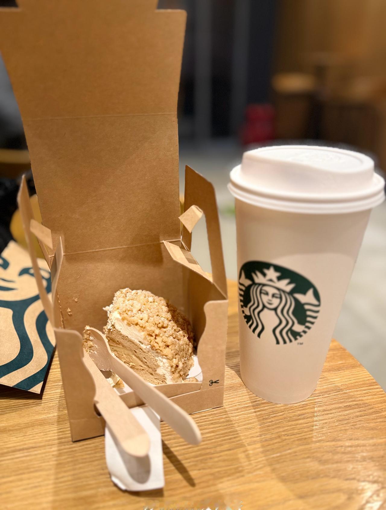 1996年出生的已经被嫌弃了
我在咖啡店吃饭，旁边的男生和女生说，他年纪那么大你