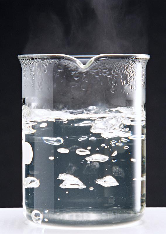 千滚水和隔夜水真的不能喝吗? 之前刷到好多人说千滚水致癌、隔夜水喝了伤身，我家老