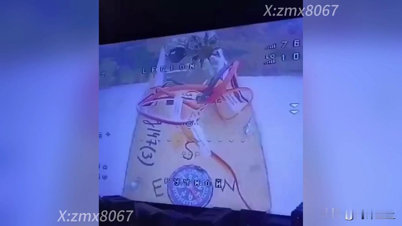 俄国人有时候真的脑洞大开
无人机上装个指南针，指南针上面装个摄像头，就用这玩意儿