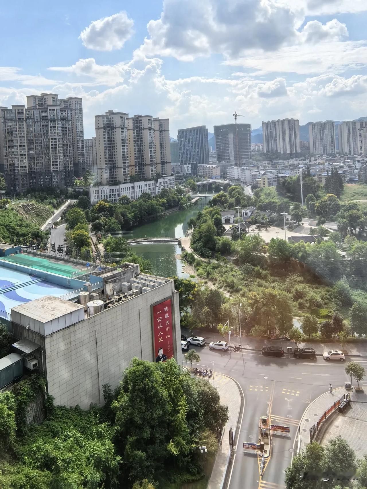 七律.秋老虎
（2024年8月30日）
烈日出伏好谷收，秋天老虎鬼哭愁。
炎阳如