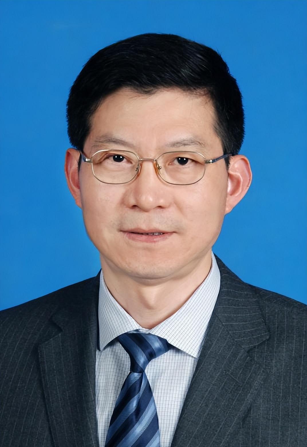 曾任枞阳1号，铜陵的亚东彻底开了

老刘已经61岁了。

曾在铜陵经开区，枞阳县