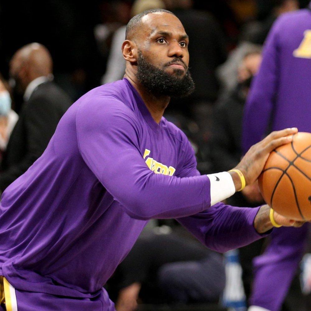 提醒一下，这是詹姆斯复出之前的湖人。我湖差点也是好起来了，罚老詹在湖人再打10年