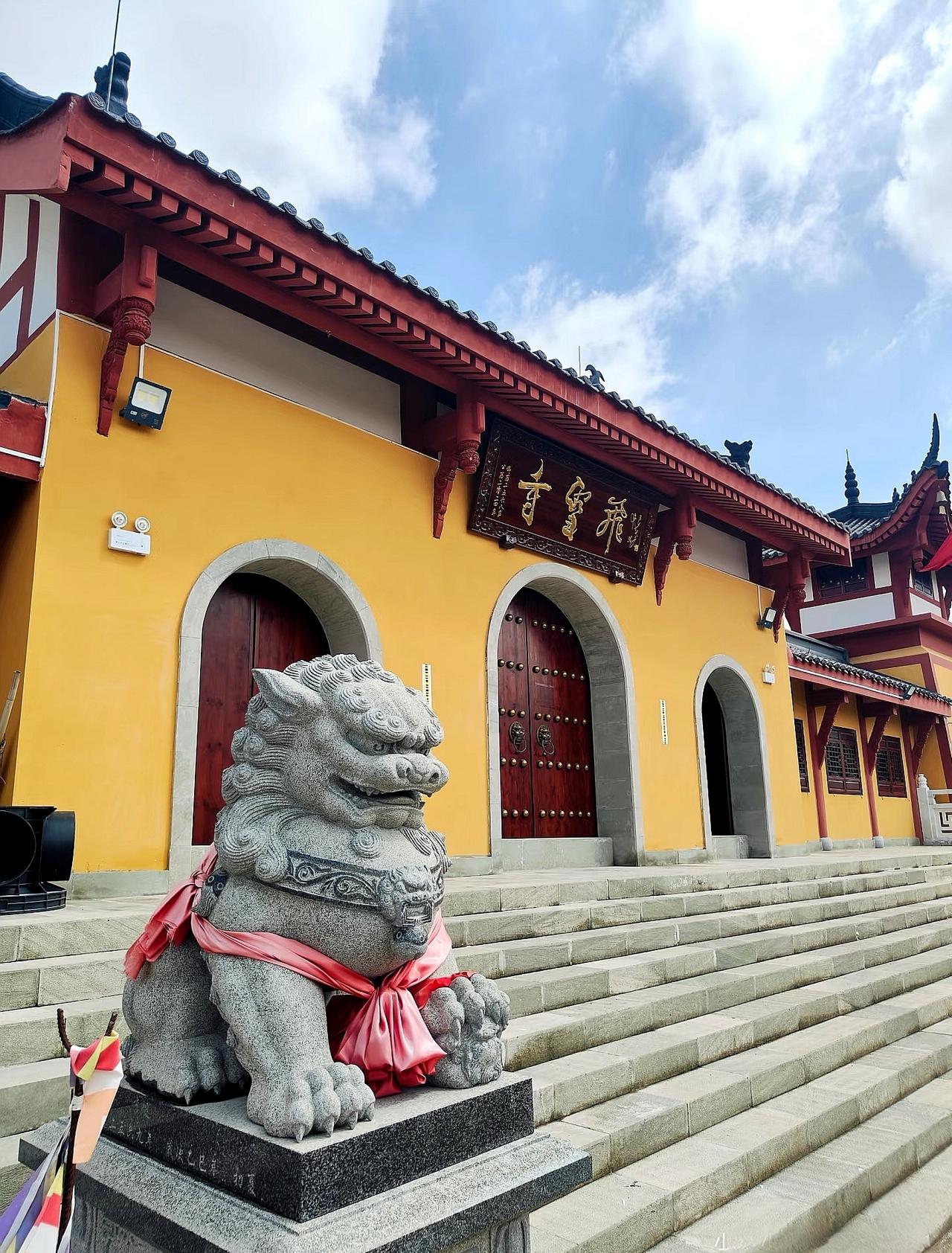 人生三万天，
已过一多半。
回首尘途路，
霜华染鬓间。
如若命稍短，
只剩三五千