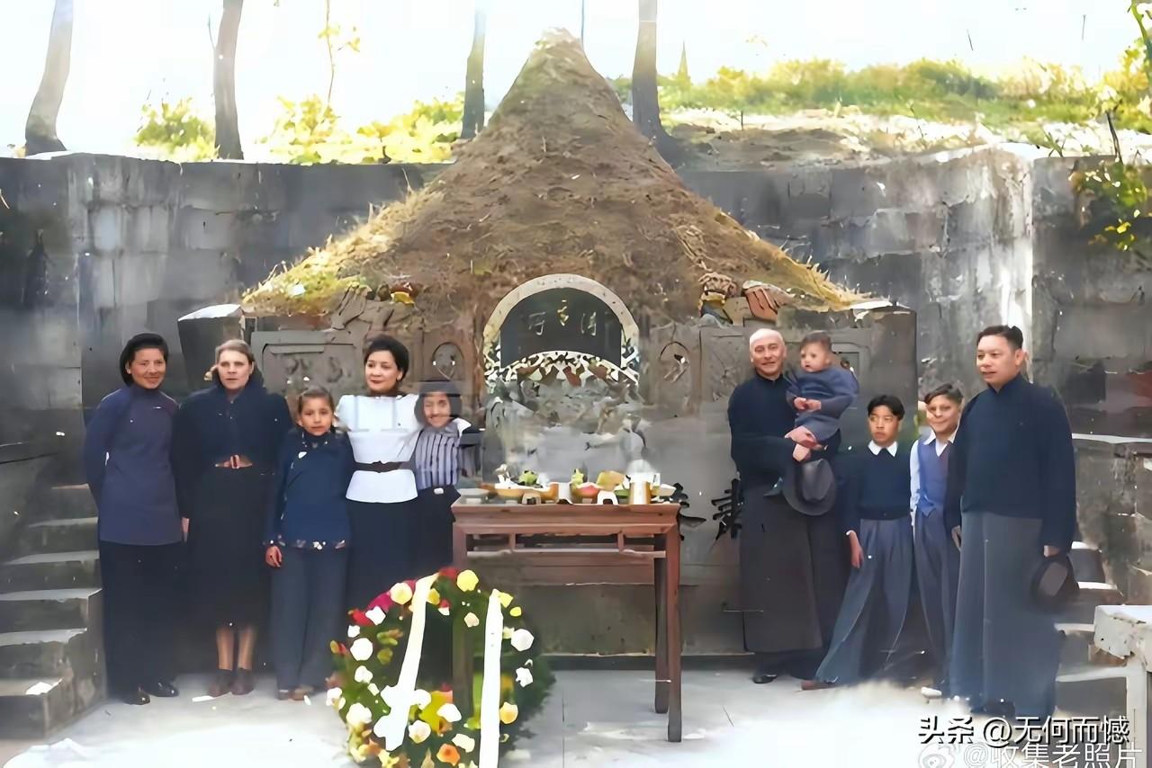 在坟前拍照，尤其是在坟前合影留念，总是感觉有些不太对劲，因为这地方也不是风景名胜