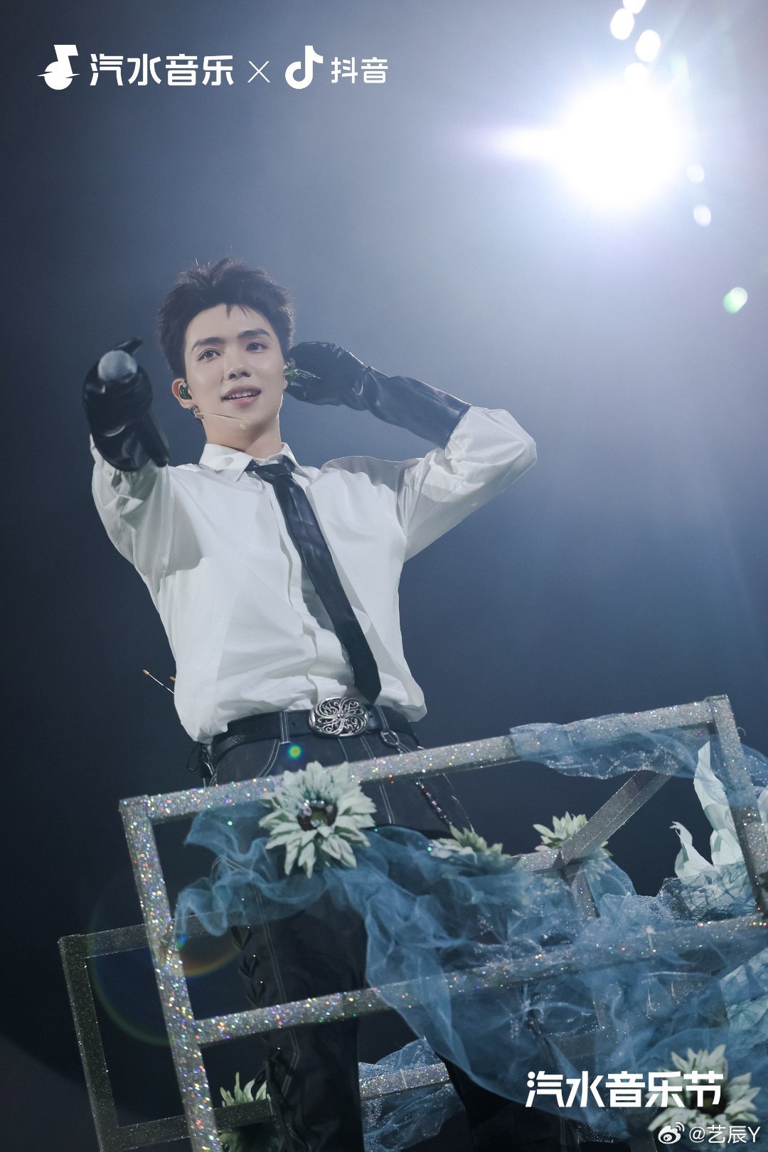 罗一舟🚢罗一舟rooftop登峰造极 晚安一舟✨温柔的情话微甜，你是星河万千，