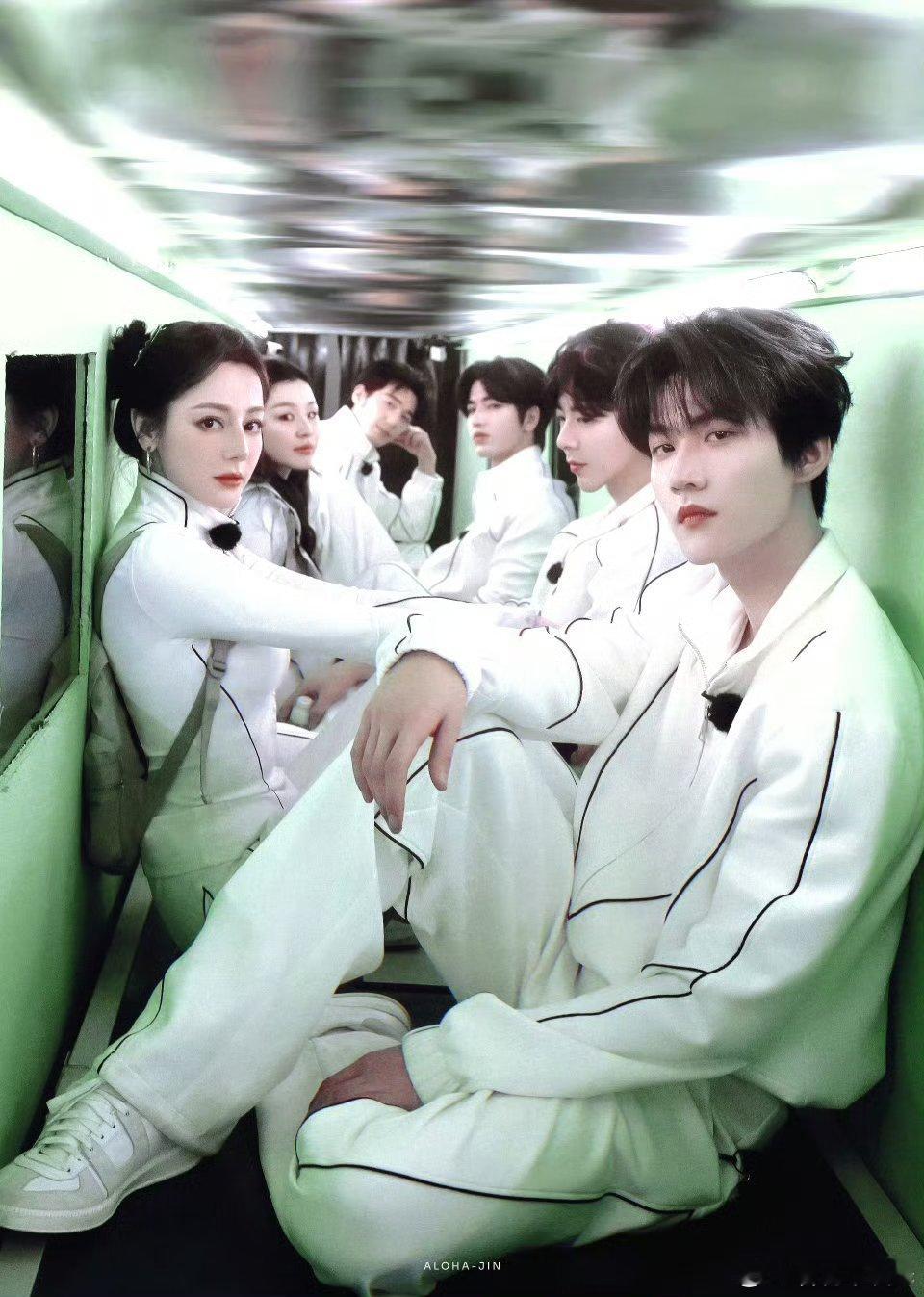 迪丽热巴、张凌赫、刘宇宁、周柯宇、金靖 开推团都给白宇《太平年》包场了 ，好暖心