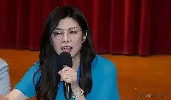 郑丽文这步棋，是救国民党还是把它往火坑里推？上任不足两月，愣是把沉寂9年的国民党