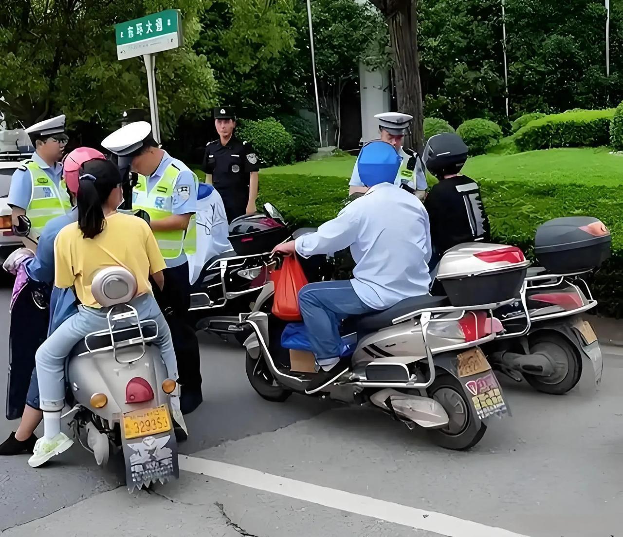 电动车新规出来后，网上铺天盖地的都是关于电动车管理的热议。而有些热议是陈词滥调，