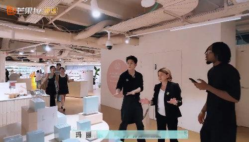 李佳琦会推荐国货品牌入驻老佛爷李佳琦这为国货操心的劲儿也太戳人了吧！逛老佛爷国货