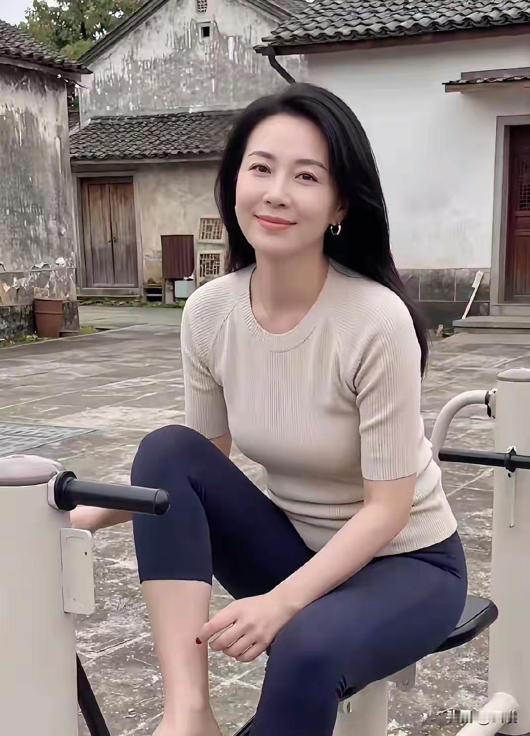 本命年应该是60岁的年纪，还这么年轻不会吧？
无论是属于哪个生肖的人，每60年为