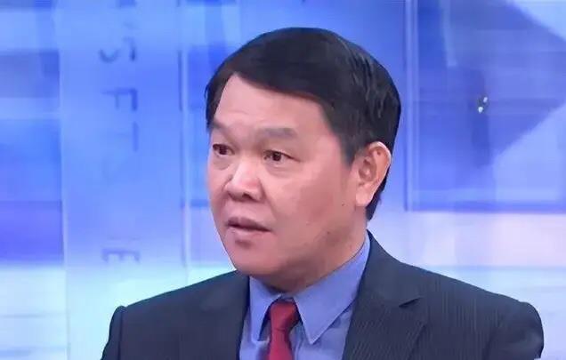 台湾前海军舰长黄征辉，突然抛出了一个让绿营背脊发凉的词：“尊重”。他直言，大陆现