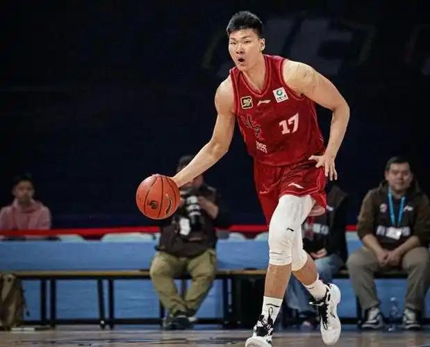 北京97-69狂胜美国世界展望队，但这比分背后藏着一个隐患。石棉站三战全胜的冠军