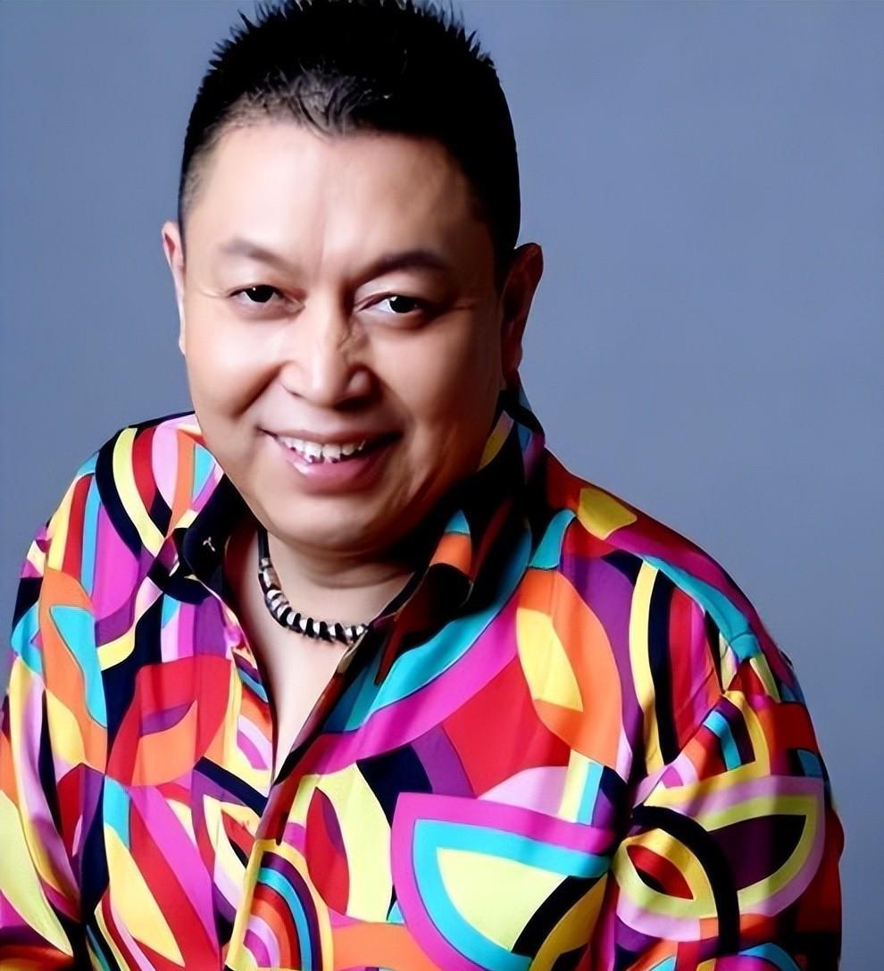 王为念真没想到，离婚33年的前妻竟给他留了个王炸！人家没争没闹，硬是养出个孝顺儿