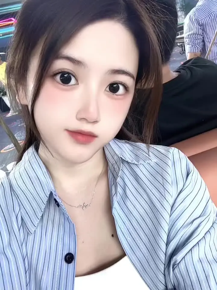 樱花树下站谁都美 我的爱给谁都热烈 不是你好是我好