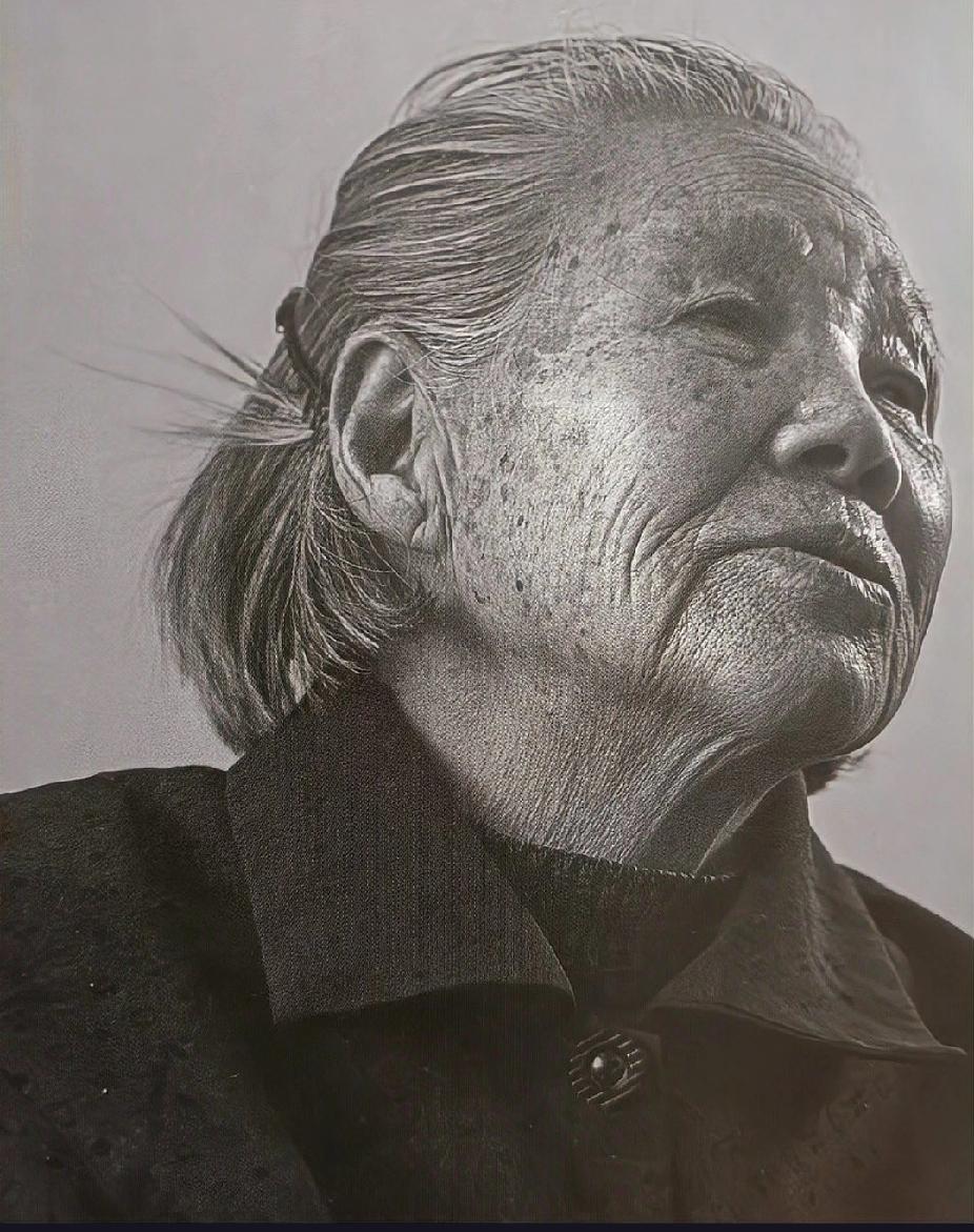 南京大屠杀幸存者潘巧英的离世，让在世幸存者仅剩23人，这一数字引发广泛关注。
南