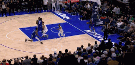 NBA赛场镜头：小卡罚球领先三分，暂停回来，森林狼被快船严防死守，坚决不给三分，