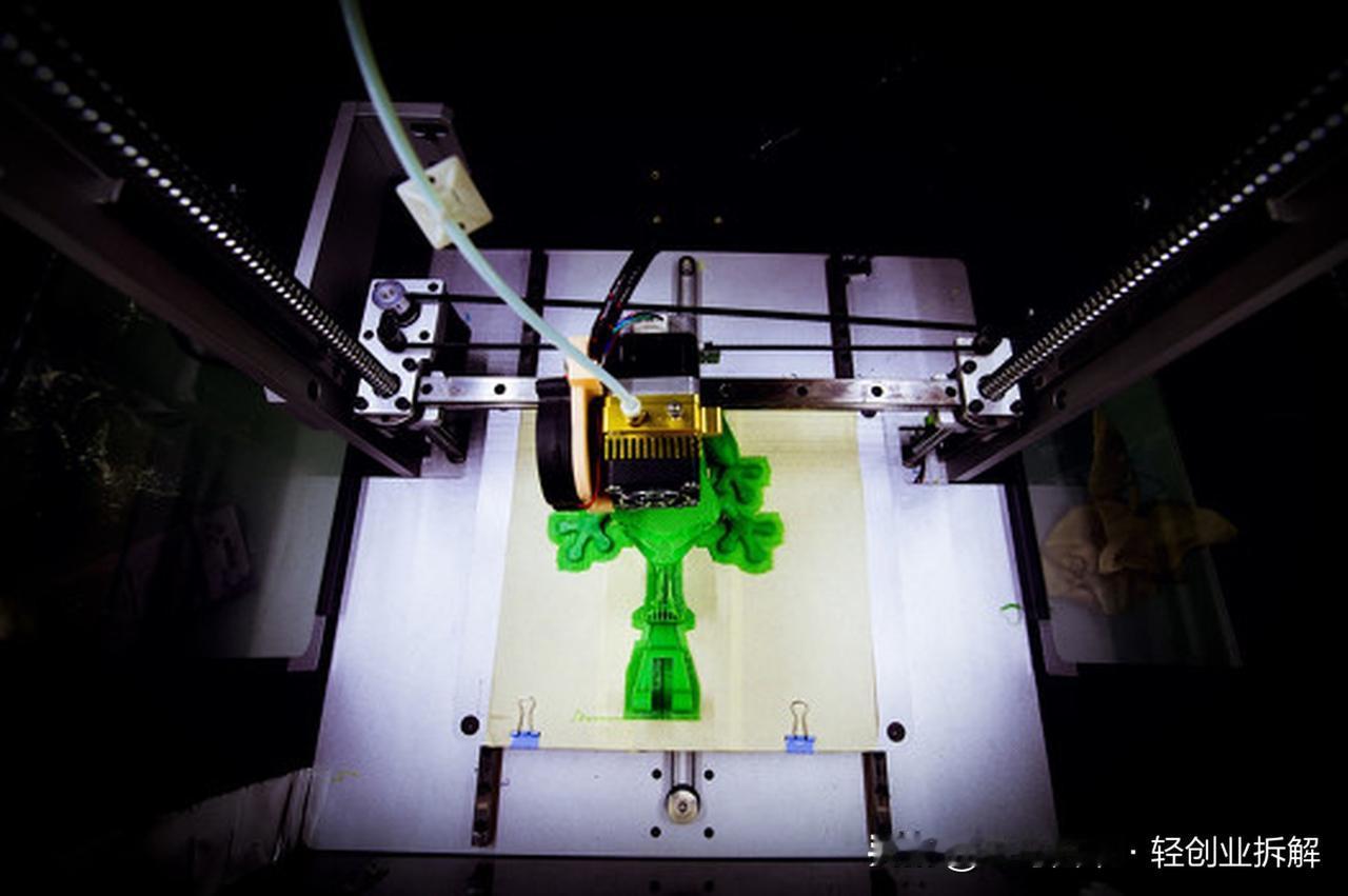 花3500买两台3D打印机，周末摆摊一晚上卖800，这生意能干嘛？

95后小哥