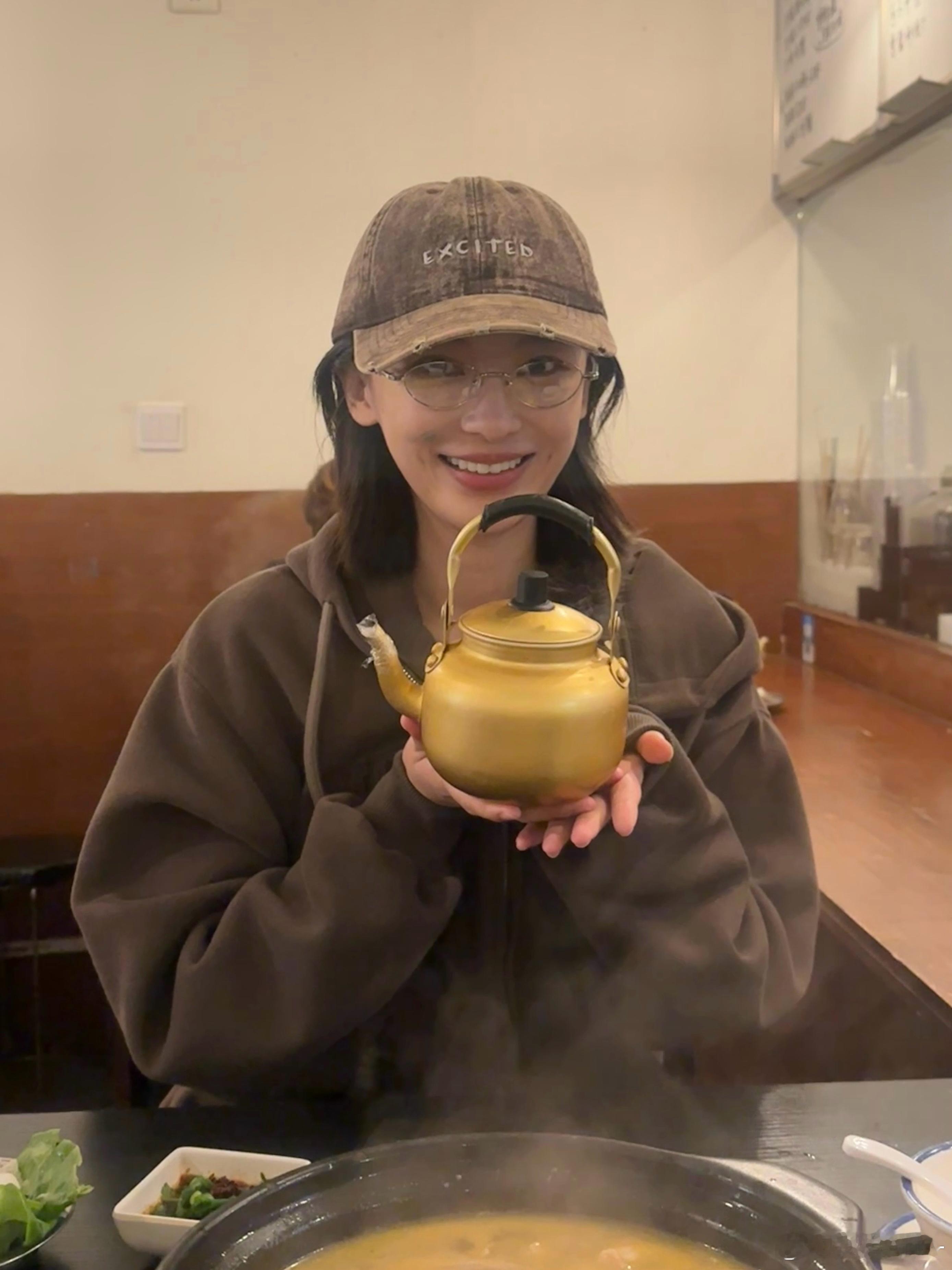 p1-p5不上班的时候每天都在打卡横店美食p6朋友强迫下拍的打卡照p7吃了免费的