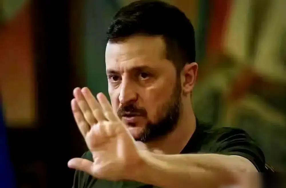 就在刚刚。
 
乌克兰总统泽连斯基突然宣布了三条红线。
 
顺着这句话往下聊，第